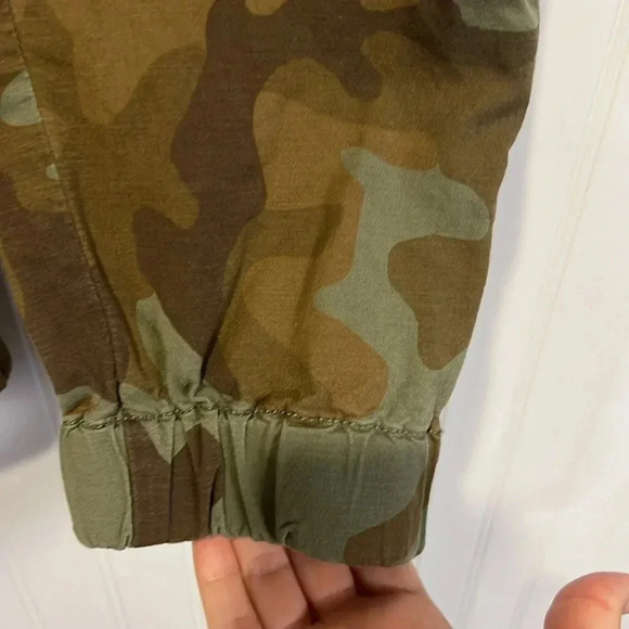 Levi’s mid rise ankle length camouflage print jogger pants size small - Picture 7 of 15
